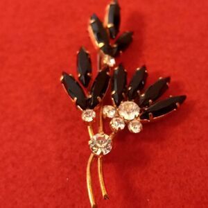 Vintage Crystal and Black Set Stone Floral Gold Tone Metal Brooch Cottagecore
